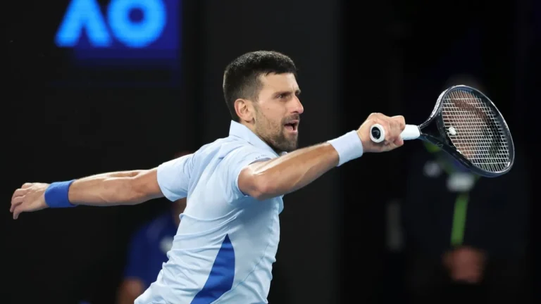 a qué hora juega djokovic